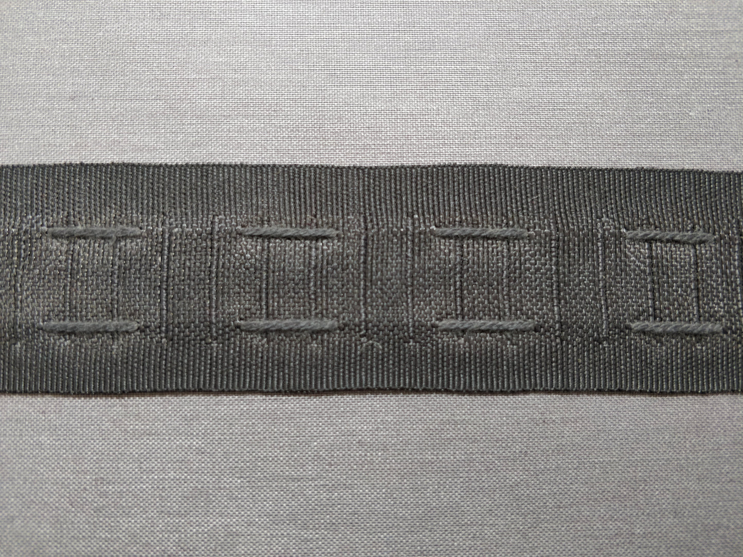 Mørk grå rynkebånd