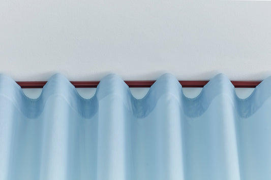 1100 gardinskinne i maroon/rød